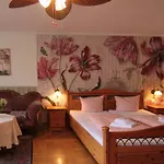 Kreuzerhof Garni Hotel