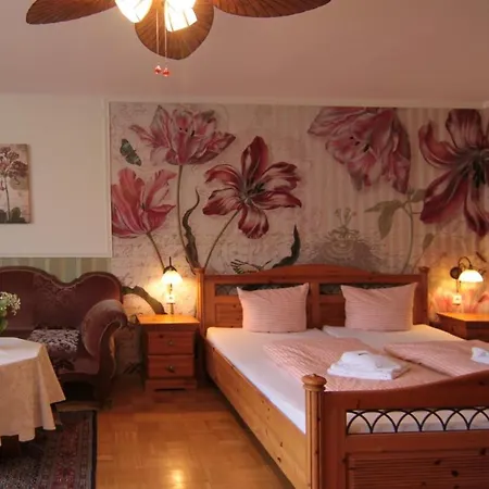 Kreuzerhof Garni Otel